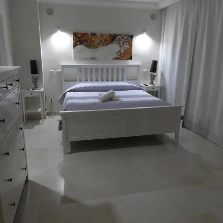 Hébergement de vacances Ferienhaus Mit Privatpool Fur 10 Personen Ca 400 M In Costa Adeje, Teneriffa Westkuste Von Teneriffa